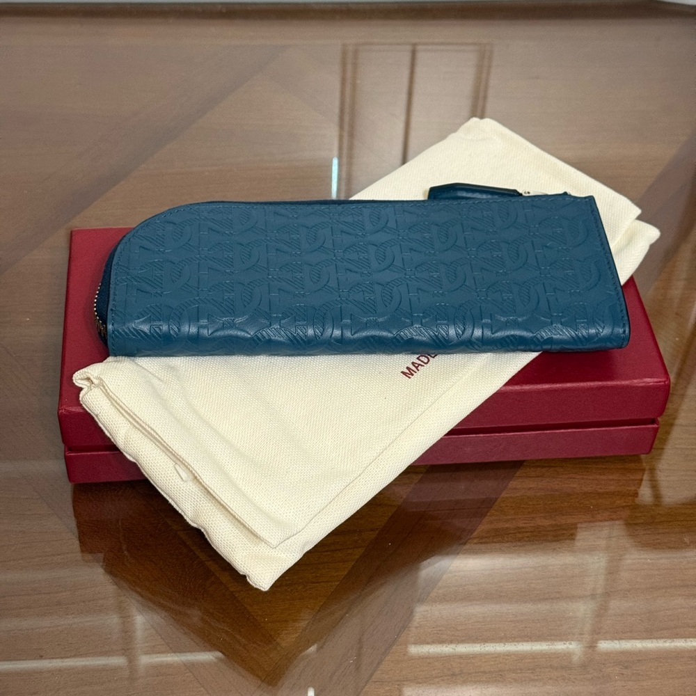 New Salvatore Ferragamo Teal Embossed Leather Case